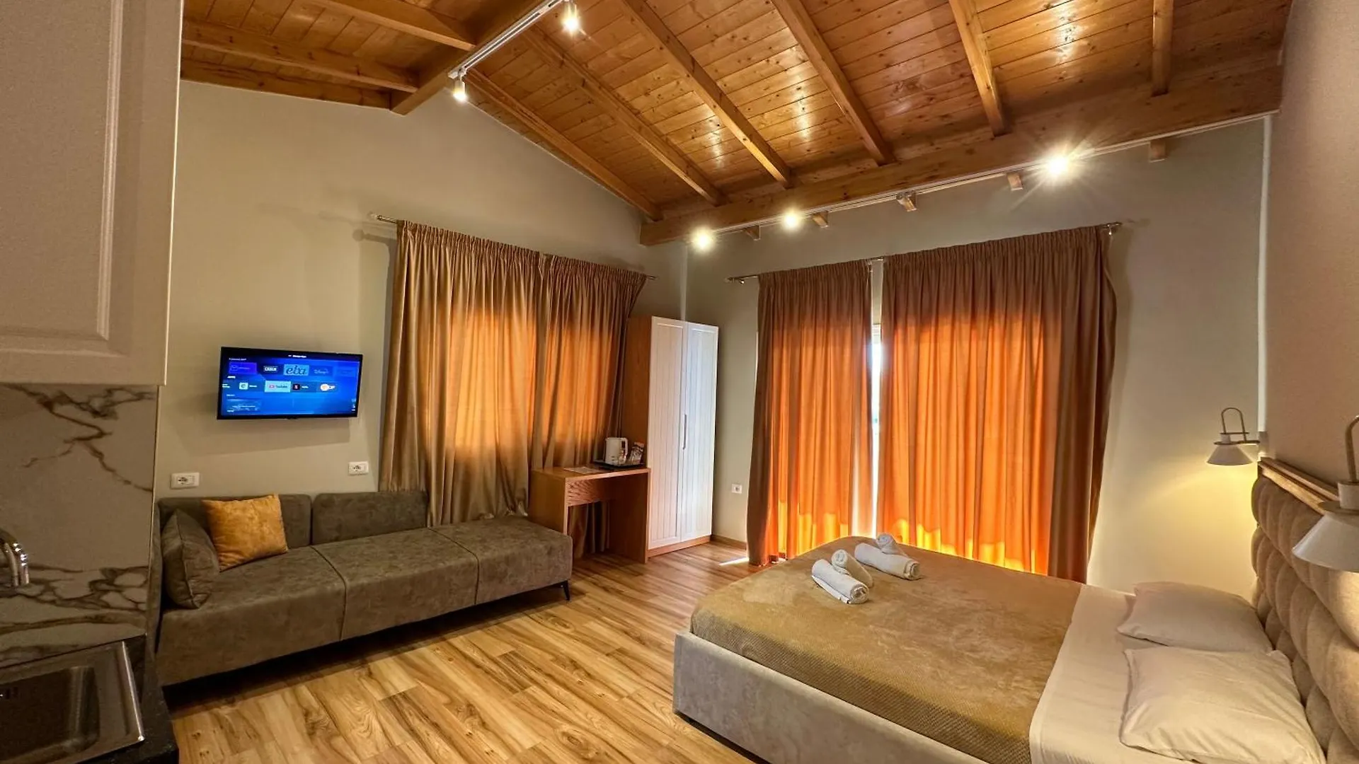 Arial Penthouse Suites Vlore 0*,  Albania