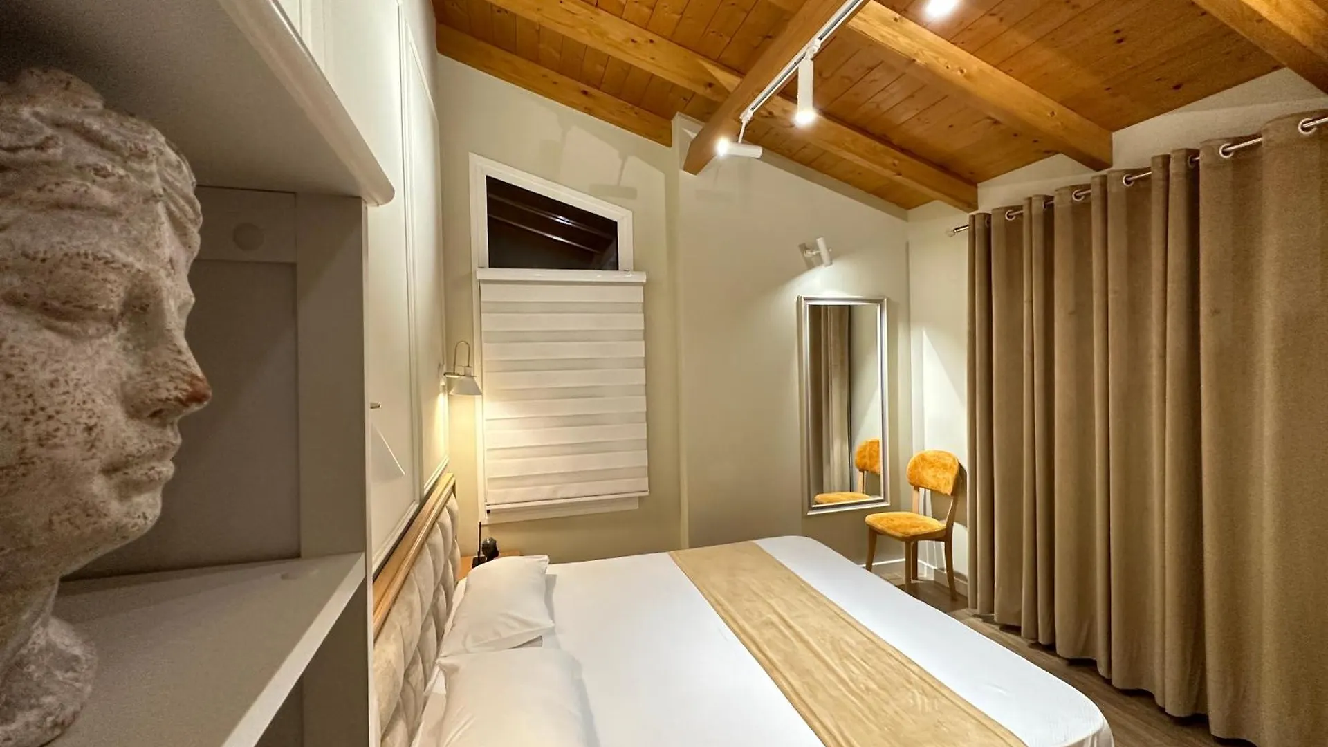 Arial Penthouse Suites Vlore 0*,  Albania
