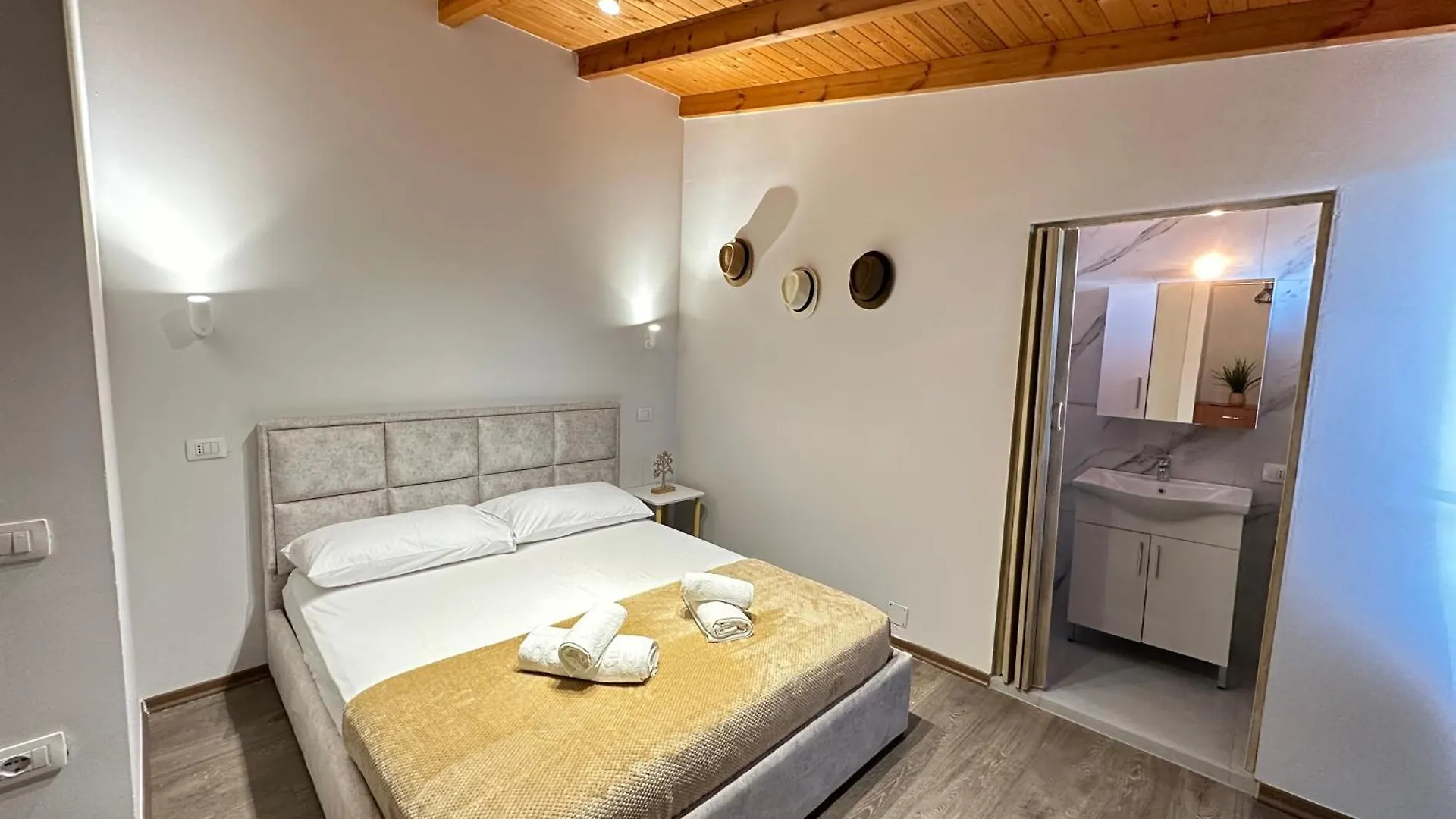 Arial Penthouse Suites Vlore 0*,  Albania