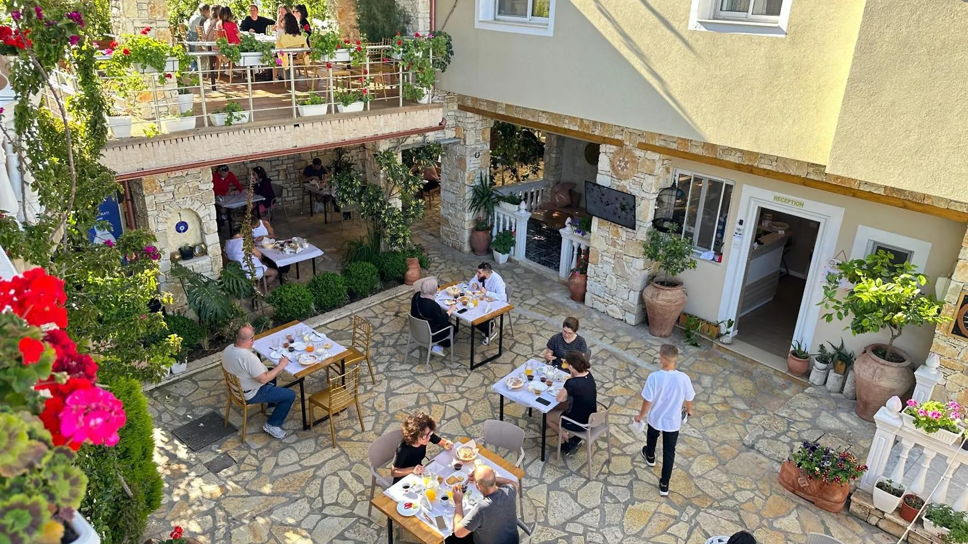 Arial Penthouse Suites Vlorë Apartahotel