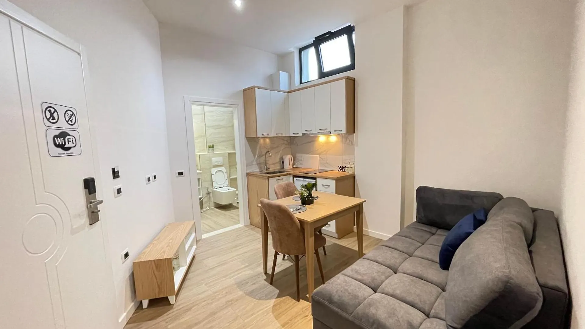 Arial Penthouse Suites Vlorë 0*,